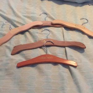 Set of wooden hangers 4 strasburg 1 petite ami